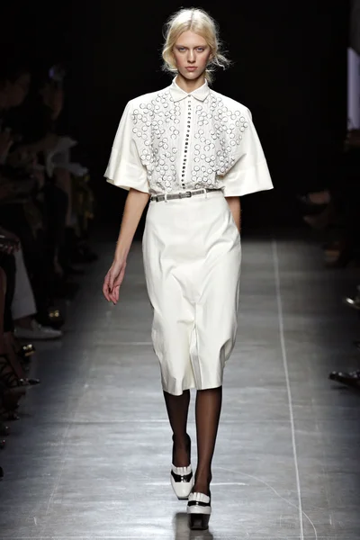 Look 11